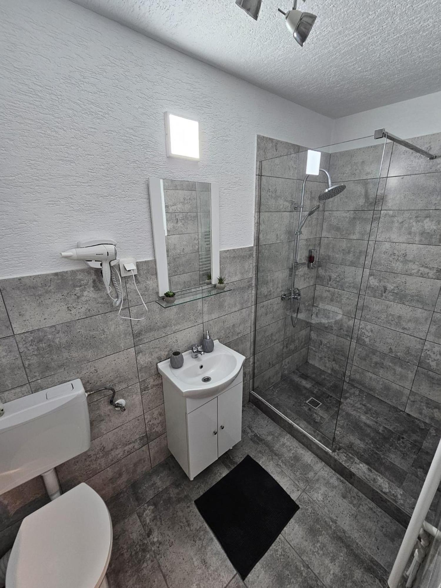 Mona Central Apartment Hunedoara Zewnętrze zdjęcie